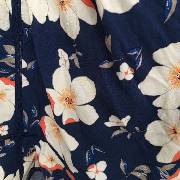 Off the shoulder floral dress - Picture 4 of 4